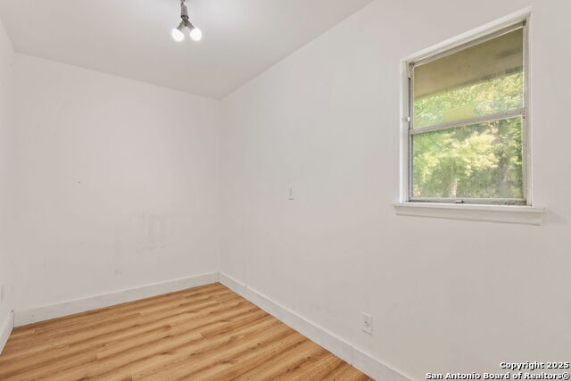 Listing photo id 23 for 6035 Sundance Lane