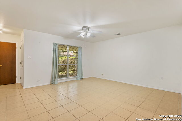 Listing photo id 4 for 6035 Sundance Lane