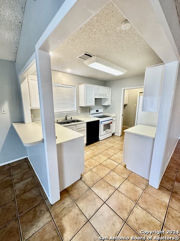 Image 3 of 11 For 14202 Susancrest