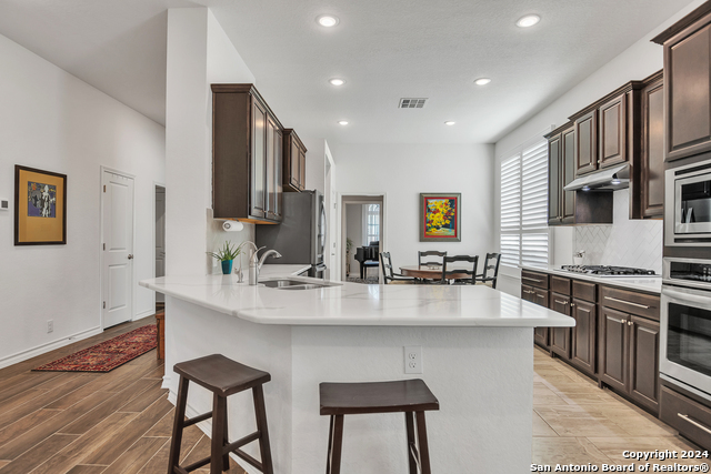 Listing photo id 8 for 3051 Blenheim