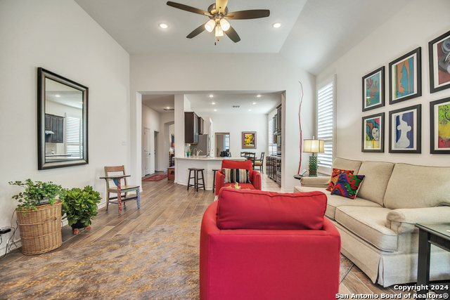 Listing photo id 9 for 3051 Blenheim