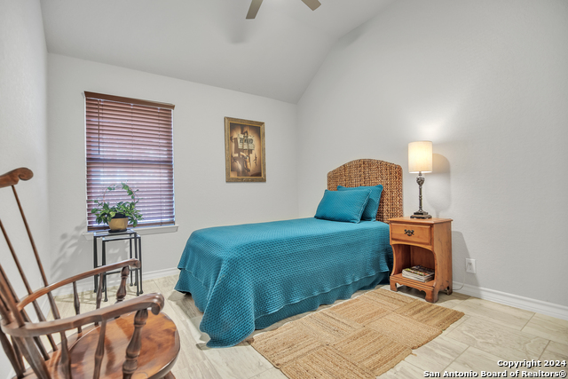 Listing photo id 14 for 3051 Blenheim