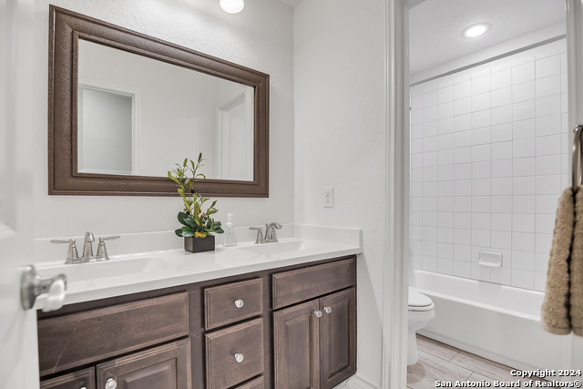 Listing photo id 15 for 3051 Blenheim