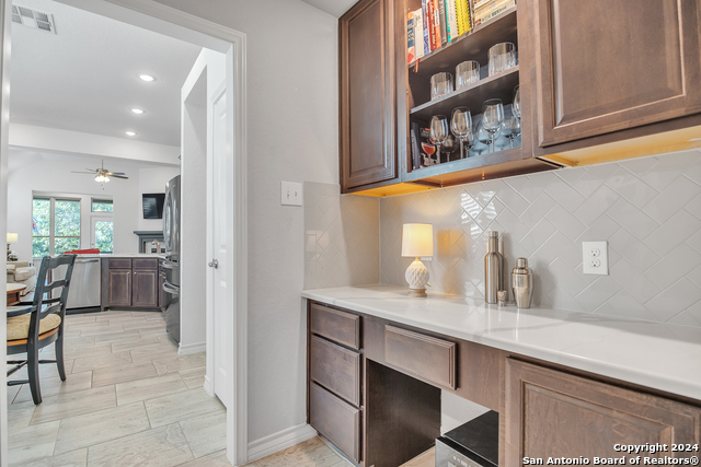 Listing photo id 5 for 3051 Blenheim