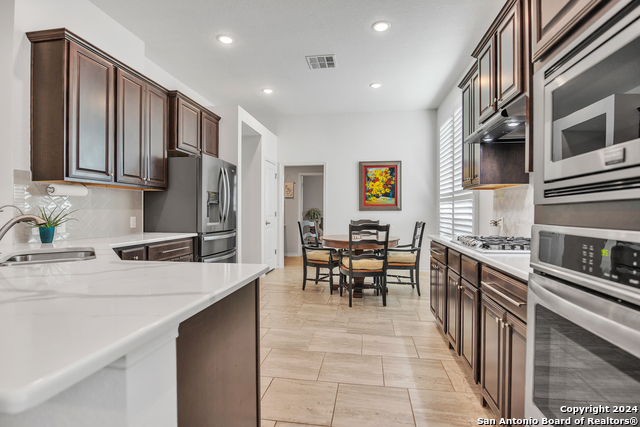 Listing photo id 7 for 3051 Blenheim