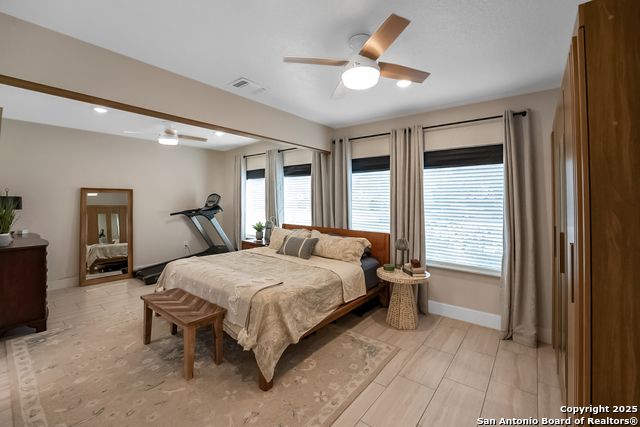 Image 18 of 37 For 525 Fleetwood