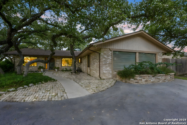 Image 2 of 37 For 525 Fleetwood