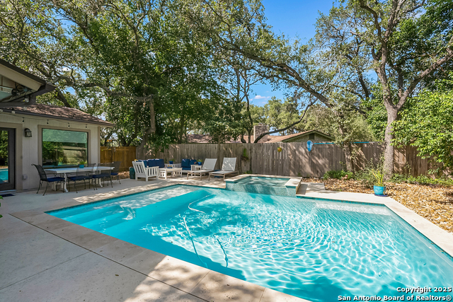 Image 31 of 37 For 525 Fleetwood