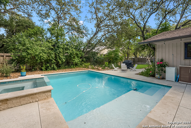 Image 32 of 37 For 525 Fleetwood