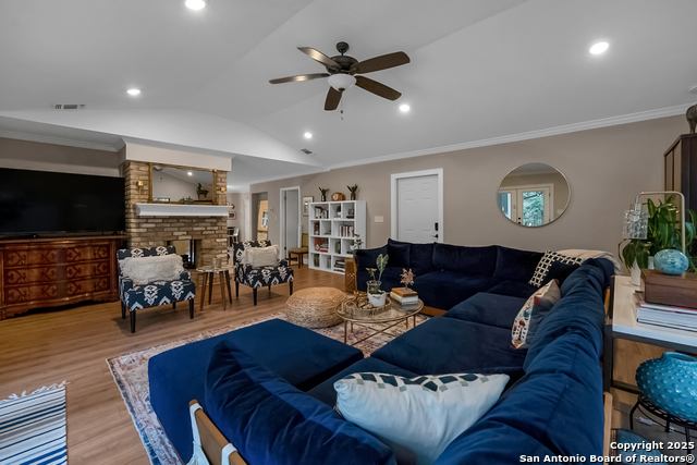 Image 9 of 37 For 525 Fleetwood