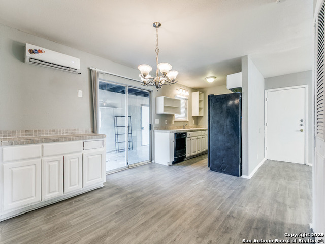 Image 13 of 36 For 5830 Castle Yard