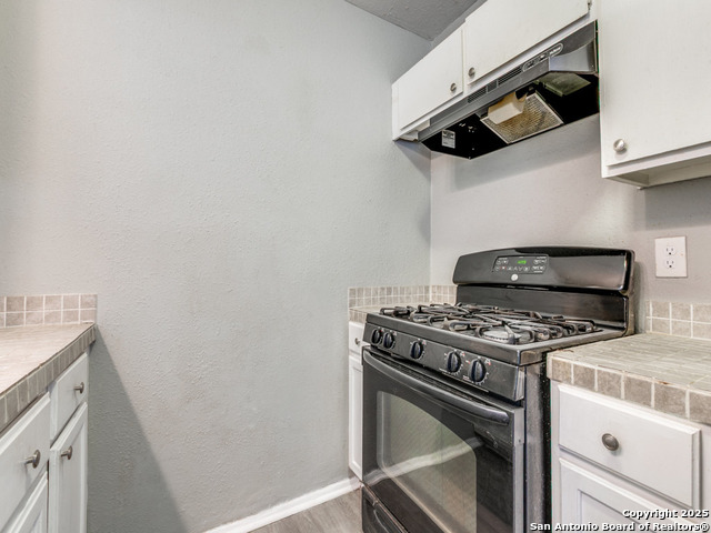 Image 16 of 36 For 5830 Castle Yard