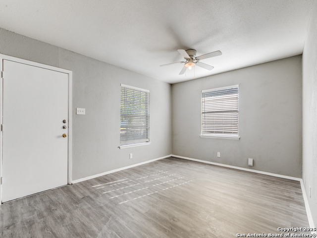 Image 17 of 36 For 5830 Castle Yard