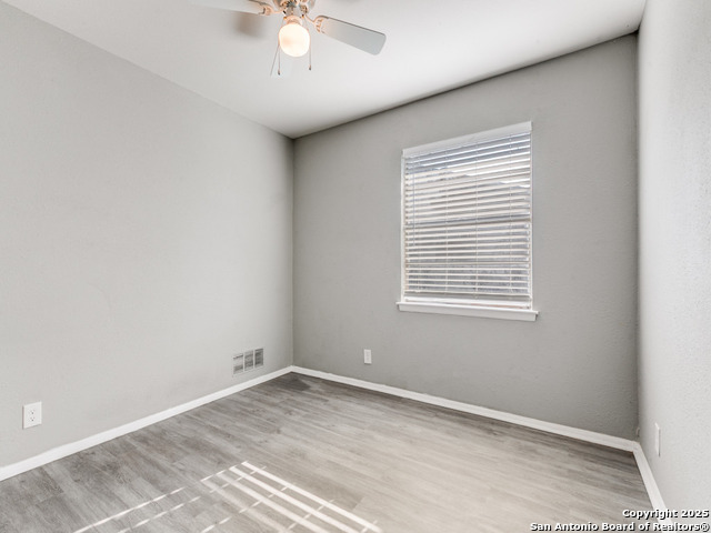 Image 18 of 36 For 5830 Castle Yard