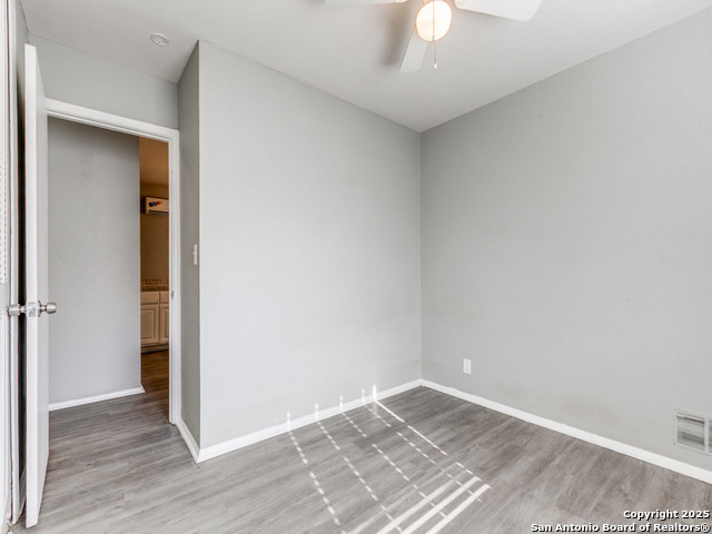 Image 19 of 36 For 5830 Castle Yard