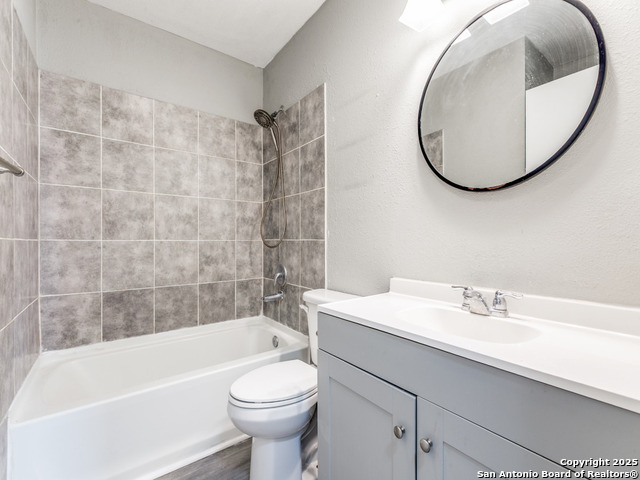 Image 21 of 36 For 5830 Castle Yard