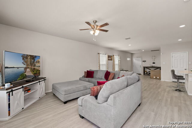 Image 15 of 31 For 10522 Ocean Oak