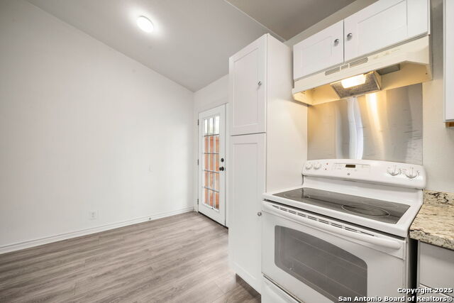 Image 9 of 17 For 9140 Timber Path 3101