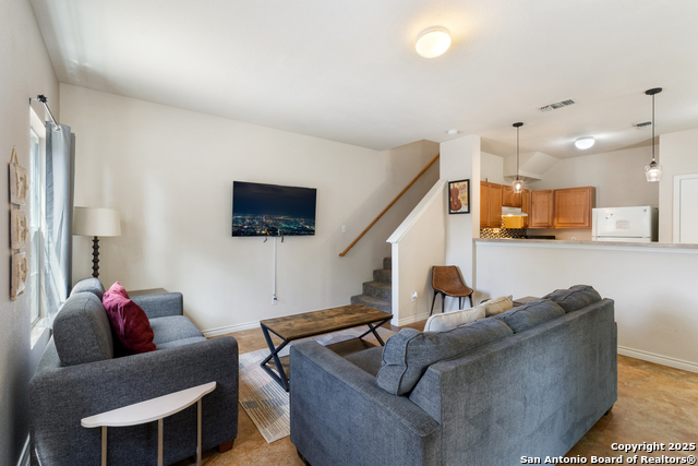 Image 11 of 20 For 7807 Kingsbury Wood 2