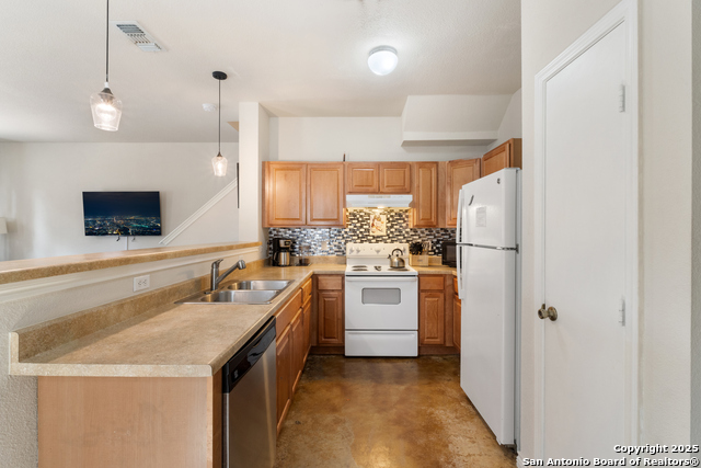 Image 5 of 20 For 7807 Kingsbury Wood 2