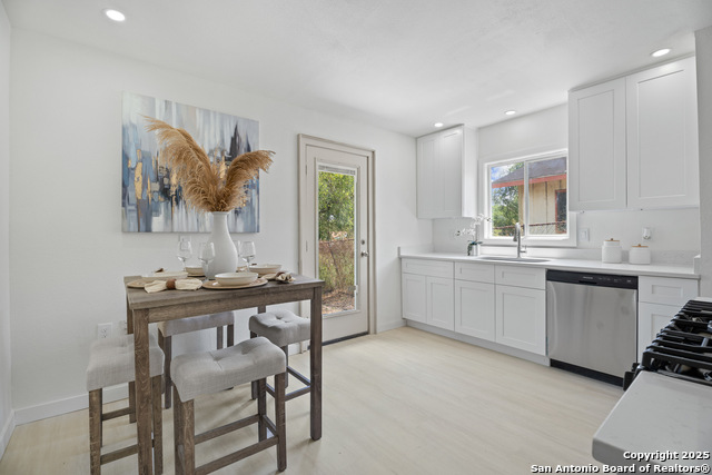 Image 11 of 20 For 204 Green Meadow