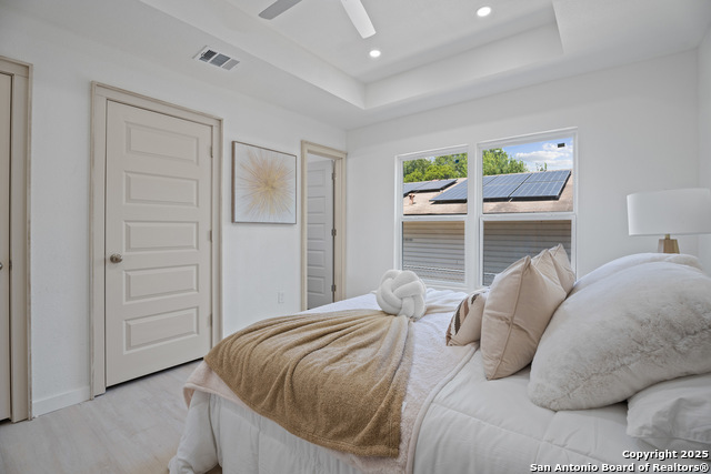 Image 13 of 20 For 204 Green Meadow