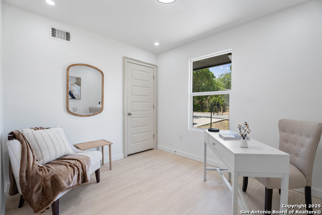 Image 17 of 20 For 204 Green Meadow