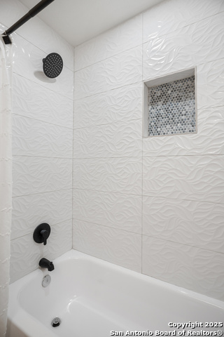 Image 19 of 20 For 204 Green Meadow