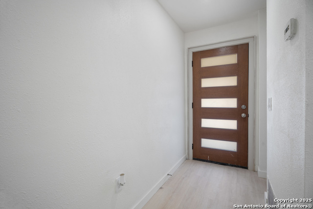 Image 5 of 20 For 204 Green Meadow