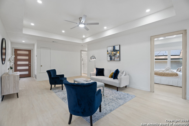 Image 6 of 20 For 204 Green Meadow