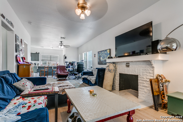 Image 10 of 30 For 2407 New Braunfels S