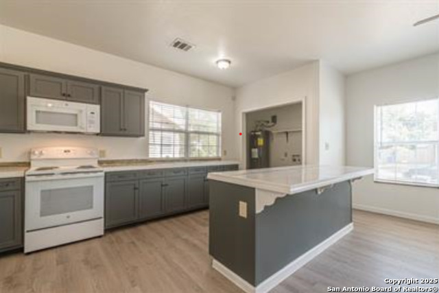 Image 2 of 30 For 2407 New Braunfels S