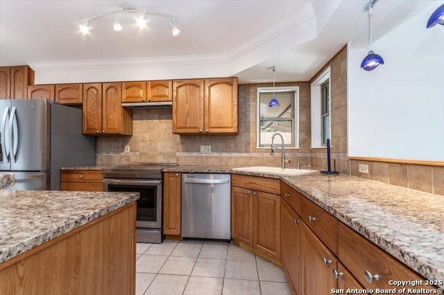 Listing photo id 8 for 9207 Whitehall