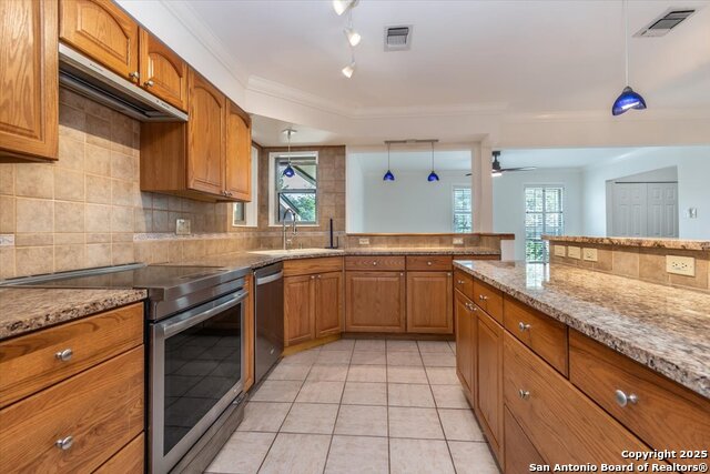 Listing photo id 9 for 9207 Whitehall