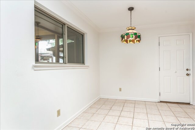Listing photo id 11 for 9207 Whitehall
