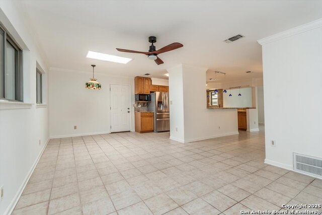 Listing photo id 13 for 9207 Whitehall