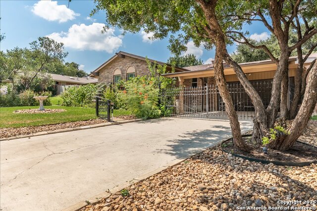 Listing photo id 0 for 9207 Whitehall