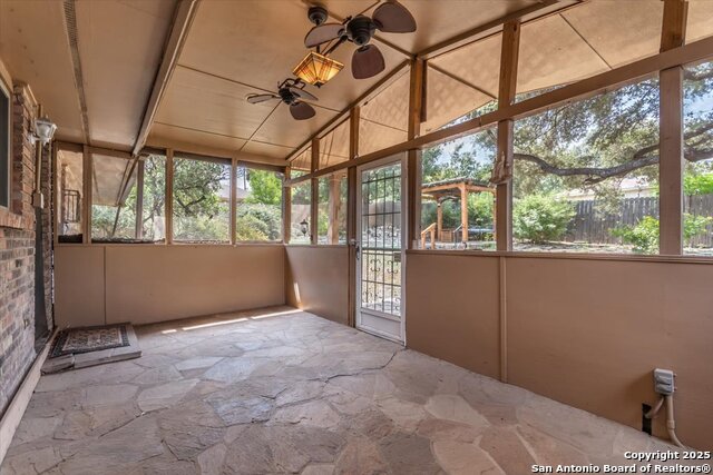 Listing photo id 21 for 9207 Whitehall