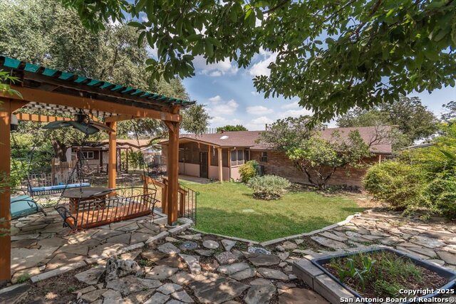 Listing photo id 23 for 9207 Whitehall
