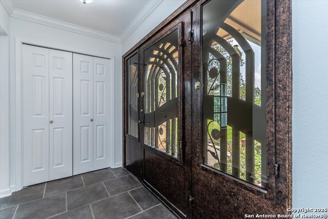 Listing photo id 2 for 9207 Whitehall