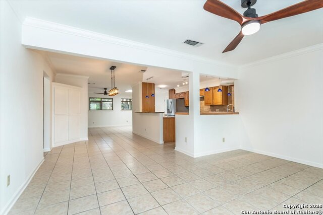 Listing photo id 4 for 9207 Whitehall