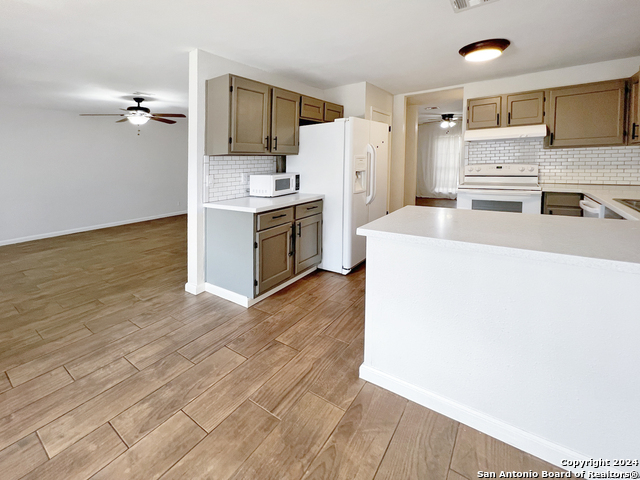 Image 7 of 17 For 14419 Briarmist St