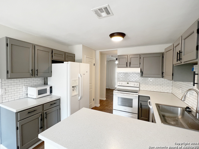 Image 8 of 17 For 14419 Briarmist St