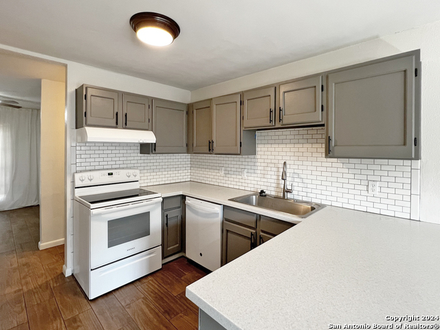 Image 9 of 17 For 14419 Briarmist St