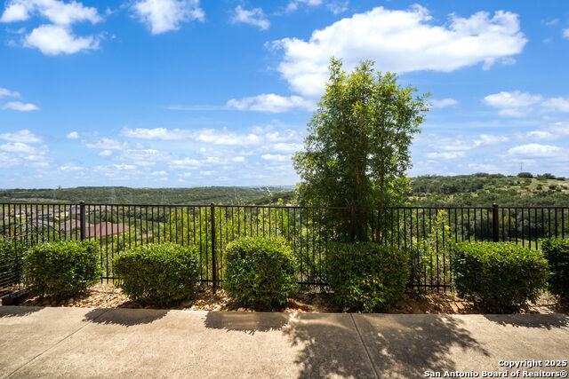 Image 27 of 40 For 8250 Cruiseship Bay 702