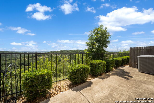 Image 28 of 40 For 8250 Cruiseship Bay 702