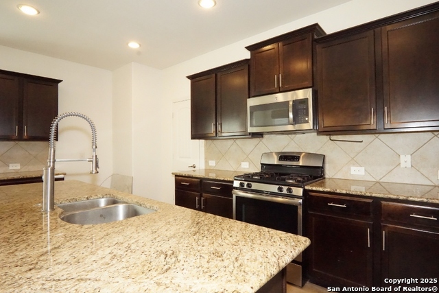 Listing photo id 5 for 13812 Bellows Path