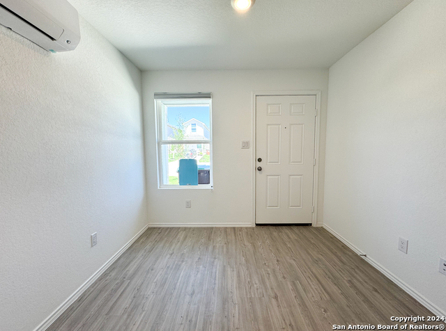 Image 3 of 20 For 7109 Elm Cove