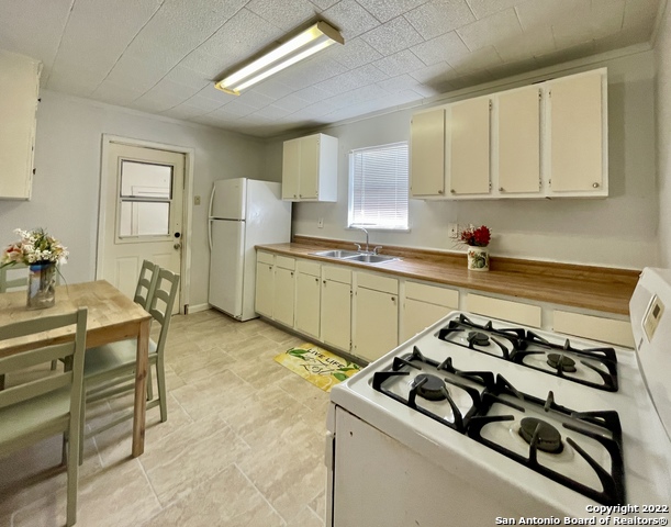 Image 4 of 28 For 902 Potomac  