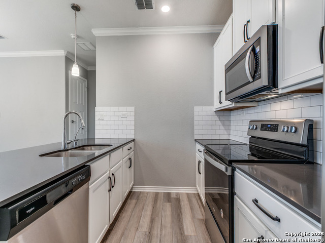 Listing photo id 8 for 8281 Assumption